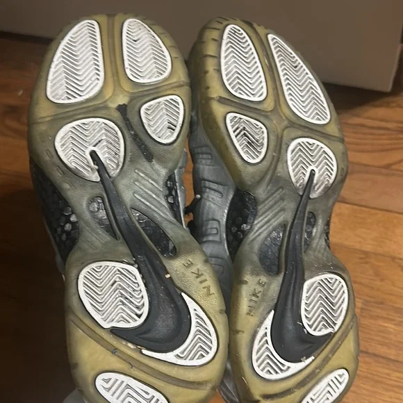 Nike Foamposites Silver and Black Sneakers - Picture 6 of 6